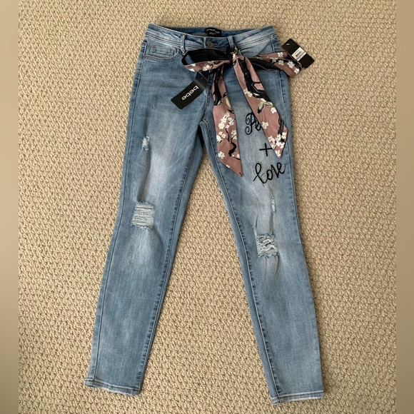 🆕 Bebe Peace + Love blue ribbon destroy denim skinny straight leg jeans - Picture 2 of 4